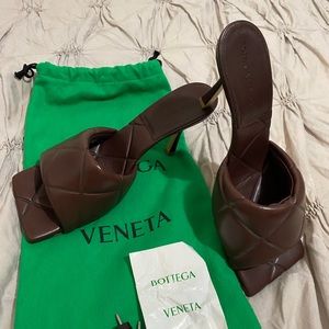 Bottega Veneta Mules size 40.5 hardly worn. Padded quilt with 3 inch heel!